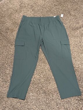 Old Navy Women's Cargo Pants in Teal Green Tapered Sleektech